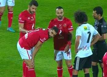 فيديو في الدقيقة 12 عمرو السولية يغادر مباراة الأهلي وطلائع الجيش مصاب ا