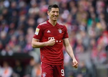 رومانو ينفي اجتماع برشلونة بوكيل ليفاندوفسكي