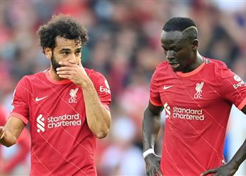 مدافع ليفربول السابق ساديو ماني ليس سعيد ا في أنفيلد بسبب محمد صلاح