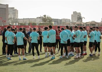 مران الأهلي عبد الحفيظ يناقش مع موسيماني قرارات إدارية وتخفيف الحمل البدني للاعبين