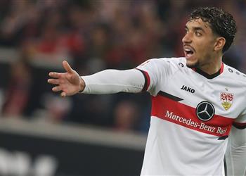 عمر مرموش يلوم زملاءه السابقين في فولفسبورج ومدير النادي ينتقده