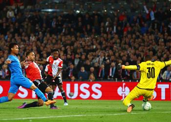 فيديو فينيورد يضع قدم ا في نهائي دوري المؤتمر الأوروبي بثلاثية أمام مارسيليا