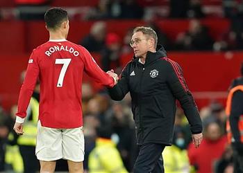 رانجنيك رونالدو وتين هاج سيتخذان قرار ا مشترك ا وما يفعله كريستيانو غير طبيعي