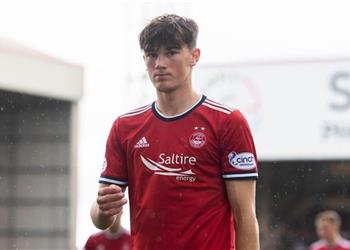 كالفين رامزي ي علق على اقترابه من الدوري الإنجليزي ويعترف مدافع ليفربول مثلي الأعلى