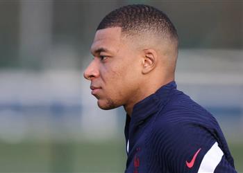 ليكيب باريس سان جيرمان يتبع استراتيجية جديدة لتجديد عقد مبابي