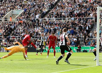 فيديو بطريقة رائعة نابي كيتا يسجل هدف ليفربول الأول ضد نيوكاسل