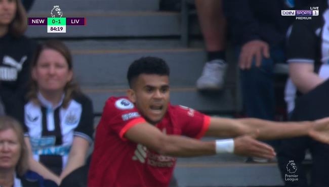 لويس دياز يهدر هدف محقق لليفربول امام نيوكاسل بالدوري الانجليزي