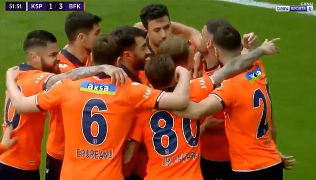 تريزيجيه يحصل علي ركلة جزاء في مباراة باشاك شهير وقاسم باشا تسجل هدف