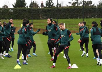 ليفربول مهدد بفقدان ثنائي الفريق أمام بنفيكا في دوري أبطال أوروبا