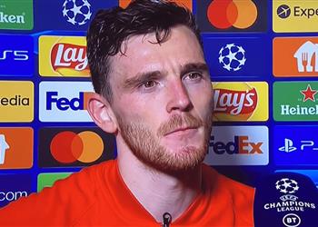 روبرتسون يشيد بلاعب ليفربول أمام بنفيكا ويصر ح الجماهير قذفتني بـ الولاعات