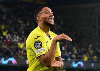 لاعب فياريال يقارن نفسه بـ ساديو ماني ومحمد صلاح