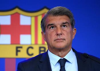 لابورتا أتمنى تجديد عقد لاعب برشلونة