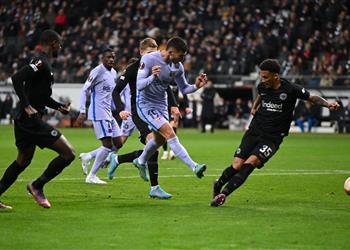 فيديو فيران توريس يقود برشلونة لتعادل إيجابي أمام فرانكفورت بربع نهائي الدوري الأوروبي