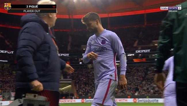 اصابة بيكيه في مباراة برشلونة وفرانكفورت بالدوري الاوروبي
