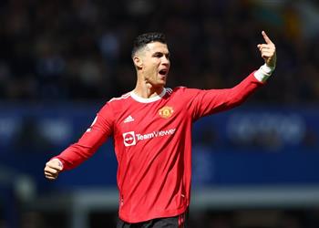 فيديو رونالدو يحطم هاتف مشجع بعد مباراة مانشستر يونايتد وإيفرتون