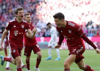 ليفاندوفسكي يقود بايرن ميونخ لتحقيق فوز صعب على أوجسبورج في الدوري الألماني