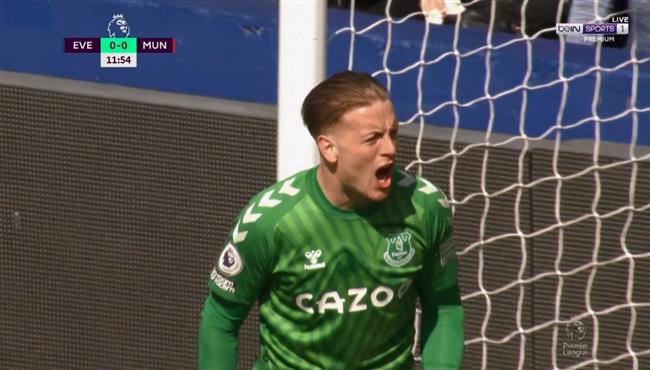 بيكفورد يتألق ويتصدي لهدفين محققين امام مانشستر يونايتد