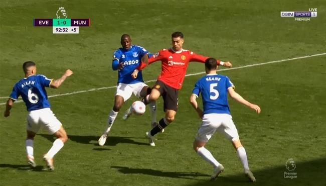 رونالدو كاد ان يسجل في الوقت القاتل امام ايفرتون ويطالب بركلة جزاء