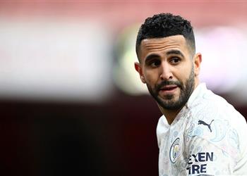 تقارير تكشف موقف مانشستر سيتي من بيع رياض محرز في الصيف