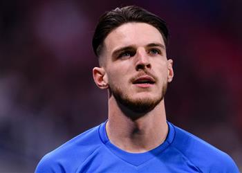 ديكلان رايس يرد على التكهنات بشأن سعر التعاقد معه بعد اهتمام مانشستر يونايتد وتشيلسي