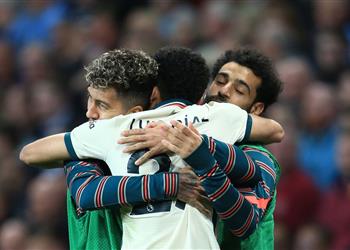 ميرور لويس دياز رد على أنباء خلافه مع محمد صلاح في مباراة ليفربول وأستون فيلا