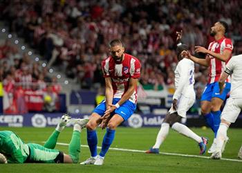 أنت تلعب وبلادك تبكي هتافات عنصرية من جماهير أتلتيكو للاعب ريال مدريد