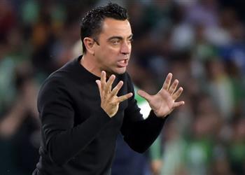 بينهم محمد صلاح تشافي يحدد 8 صفقات للتعاقد معهم في برشلونة