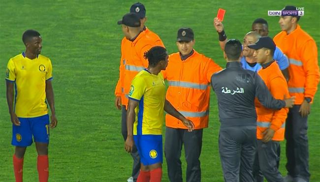 طرد لاعب بترو اتليتيكو بعد انتهاء المباراة امام الوداد