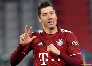 تشافي عن سن ليفاندوفسكي لقد أعدت داني ألفيس إلى برشلونة