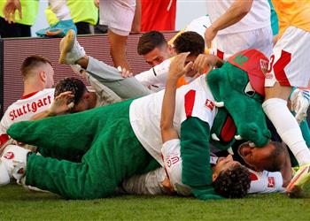 بمشاركة عمر مرموش شتوتجارت يفلت من الهبوط في الدوري الألماني بهدف قاتل