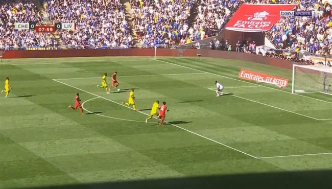ميندي يتصدي لانفراد دياز في مباراة ليفربول وتشيلسي