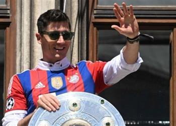 أوليفر كان ليفاندوفسكي رفض تمديد عقده مع بايرن ميونخ ولا يوجد لاعب فوق النادي