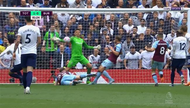 للمرة الثانية حارس بيرنلي يتألق امام سون ويحرمه من تسجيل هدف مؤكد