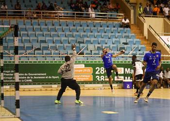 الأهلي يهزم دون بوسكو وينتظر الفائز من الزمالك وفاب في نهائي بطولة إفريقيا لكرة اليد