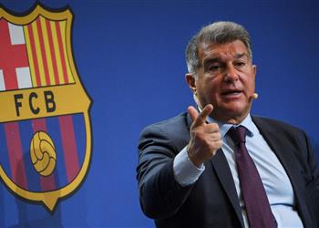 برشلونة يجتمع بمسؤولي فالنسيا وتكهنات بمفاوضات لضم ثنائي الفريق