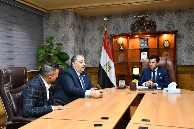 وزير الرياضة وكيشو بطل مصر في المصارعة