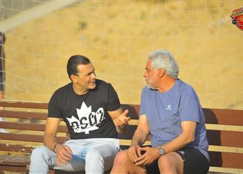 عصام الحضري يحضر مران سيراميكا كليوباترا لمتابعة حراس مرمى الفريق