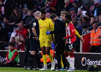 كلوب يعلق على إصابة جوميز في مباراة ليفربول وساوثهامبتون