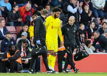 تقارير تثير القلق حول إصابة جوميز في مباراة ليفربول وساوثهامبتون