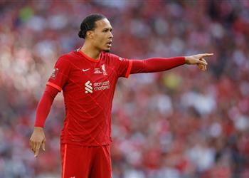 فان دايك يلمح إلى موقفه من المشاركة في مباراة ليفربول وولفرهامبتون