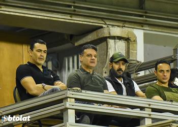 صور إيهاب جلال يحضر مباراة الأهلي والبنك الأهلي في الدوري