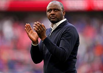 باتريك فييرا رد ا على دعم لاعب كريستال بالاس لـ إدريسا جاي نحارب التمييز