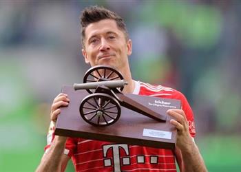 وكيل ليفاندوفسكي يظهر في متجر برشلونة