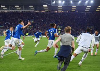 فيديو إيفرتون يهرب من الهبوط في الدوري الإنجليزي بـ ريمونتادا أمام كريستال بالاس