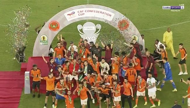 مراسم تتويج نهضة بركان بطلا لكاس الكونفيدرالية