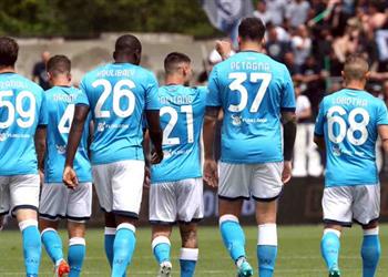 نابولي يختتم الدوري الإيطالي بثلاثية أمام سبيزيا المشاغب