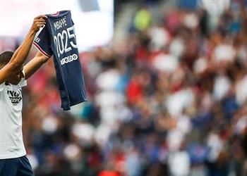 أسطورة فرنسا مبابي جعل ريال مدريد وقطر يركعان على ركبتيهما