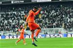 فيديو | تريزيجيه يقود باشاك شهير للفوز بثلاثية على بطل الدوري التركي