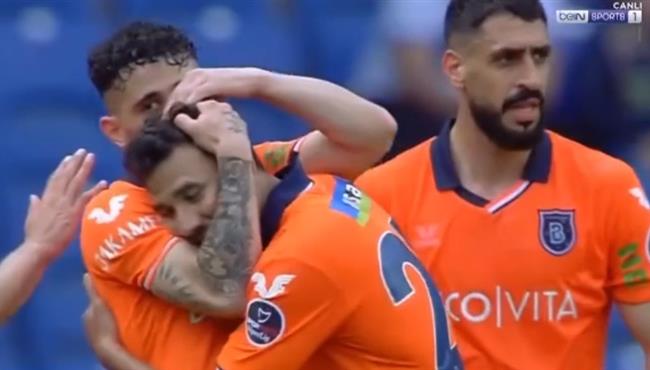 هدف باشاك شهير الثالث في مرمي طرابزون سبور بمشاركة تريزيجية بالدوري التركي