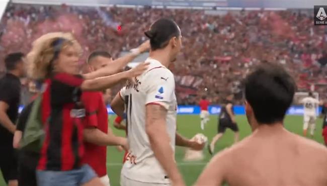 لحظة صافرة الحكم وإعلان ميلان بطلا للدوري الإيطالي وفرحة الجماهير مع اللاعيبين